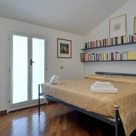 Via Dell'unione 11 *